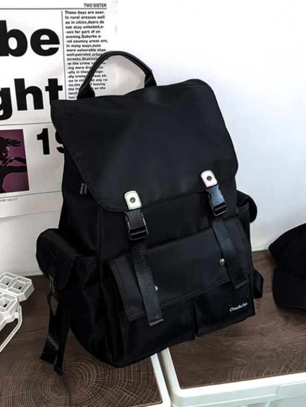 Rucksack dengan Pintu Berpengait Gesper